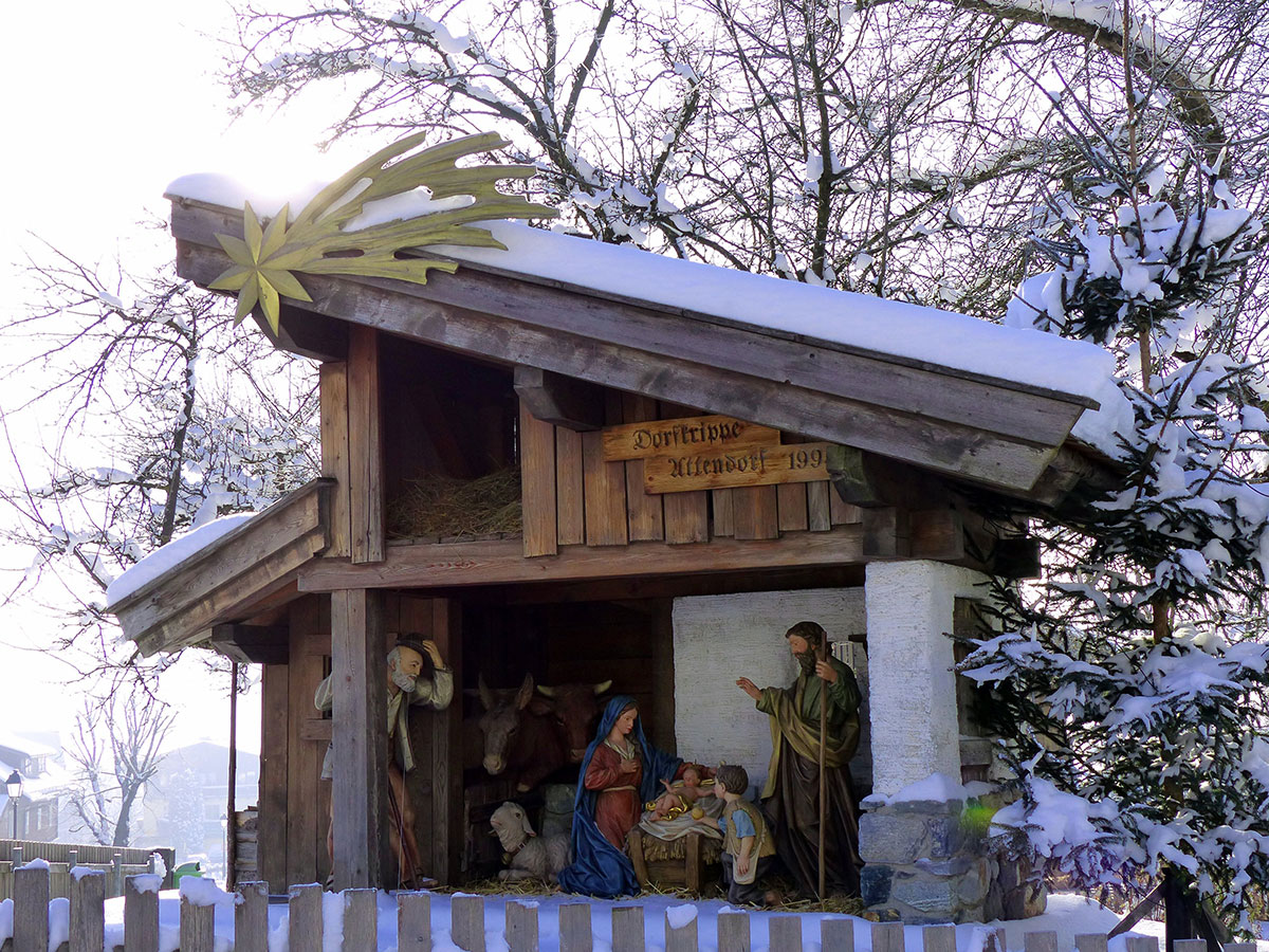outdoor-nativity-set.jpg